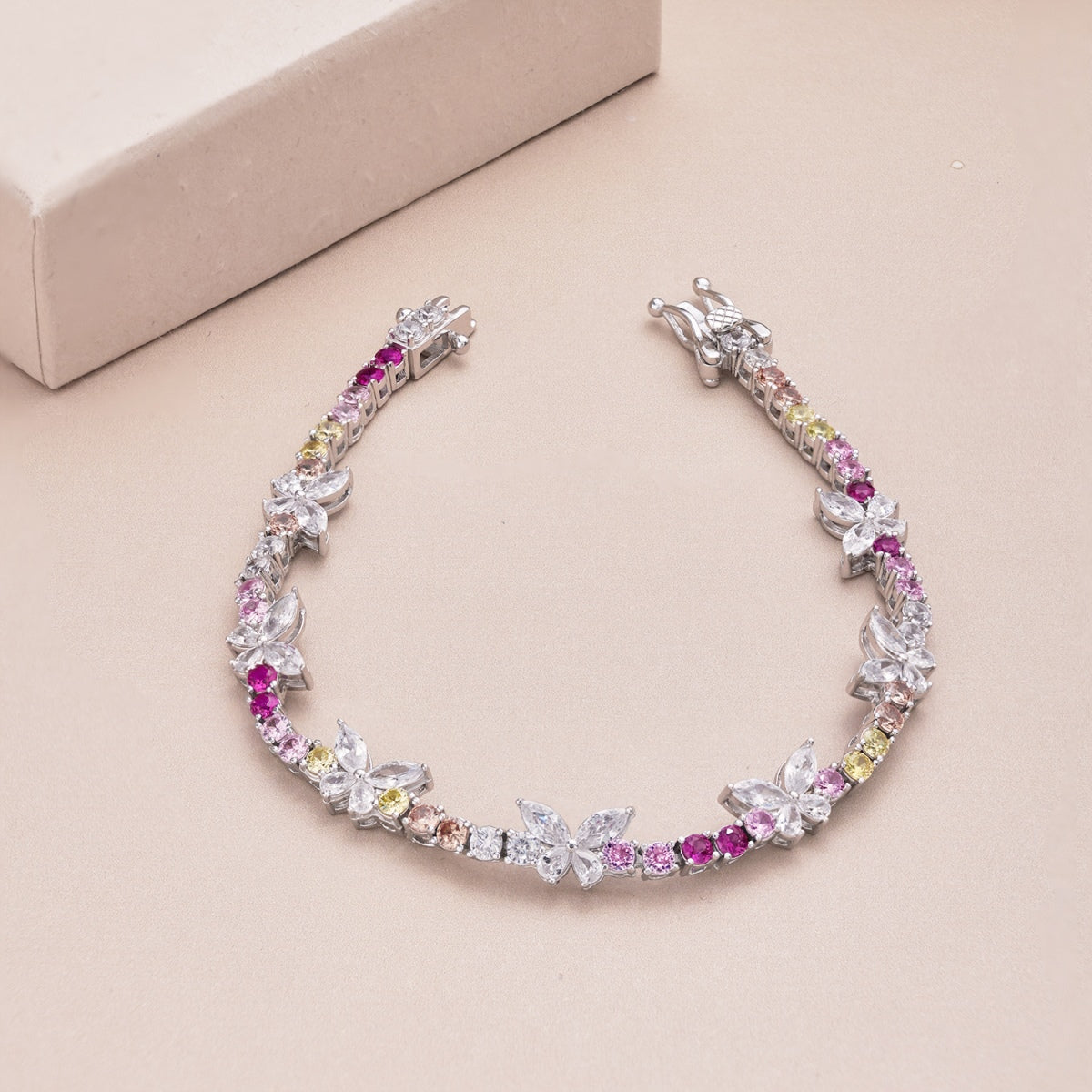 {
"Love Lucky": "Love Lucky",
"Ornate Colorful Butterfly Shape Round Cut Daily Bracelet": "華麗彩色蝴蝶造型圓形切割日常手鍊"
}