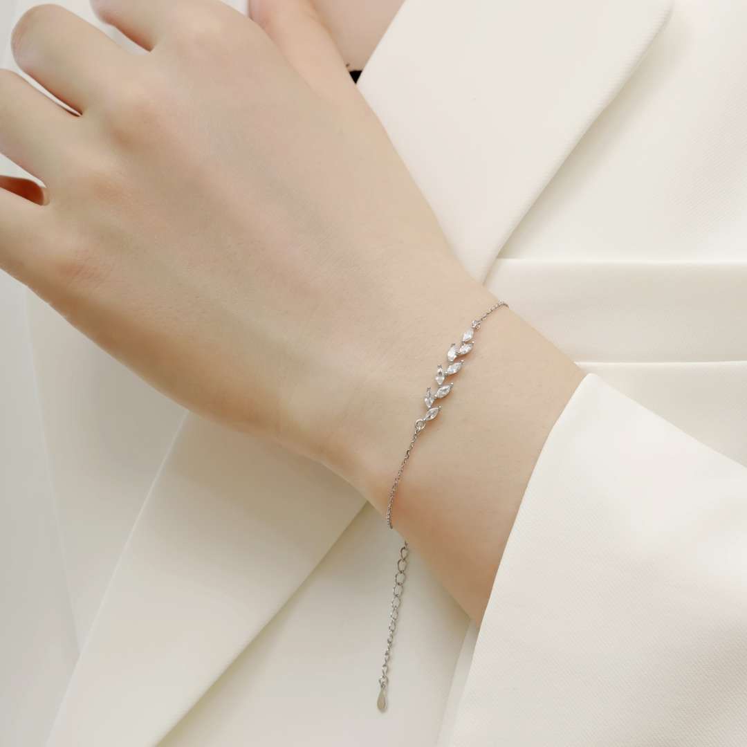 {
"Love Lucky": "Love Lucky",
"Elegant Wheat Leaves Shape Bracelet": "Pulsera elegante con forma de hojas de trigo"
}