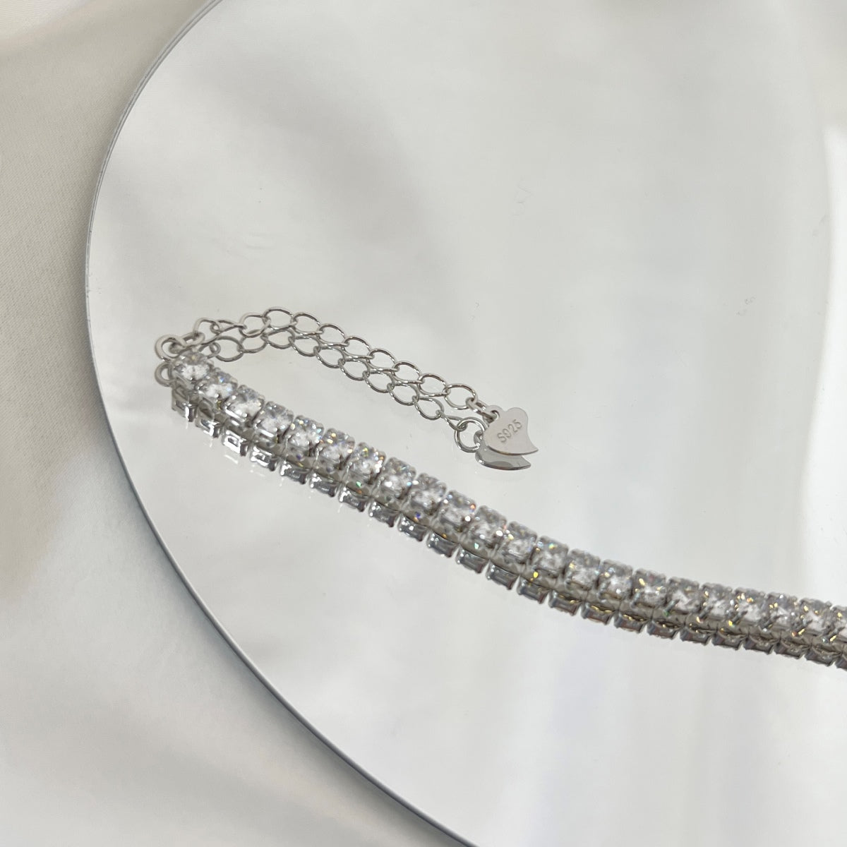 {
"Love Lucky": "Love Lucky",
"Sparkling Round Cut Daily Bracelet": "Pulsera de uso diario con corte redondo brillante"
}