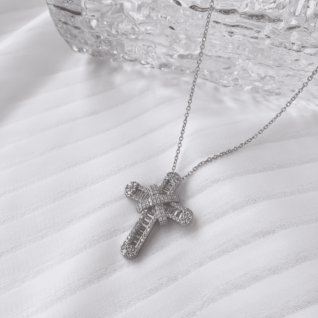 {
"Love Lucky": "Amore Fortunato",
"Gypsophila With Dimonds Necklace": "Collana Gipsofila con Diamanti"
}