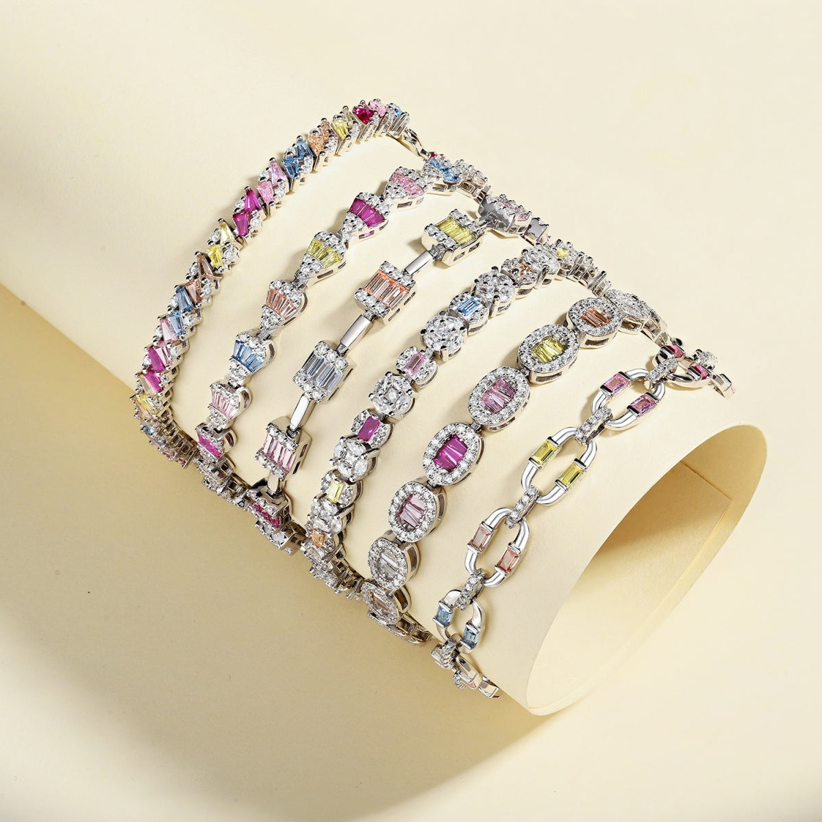 {
"Love Lucky": "Love Lucky",
"Exquisite Ornate Emerald Cut Daily Bracelet": "Exquisita pulsera de uso diario con corte esmeralda y ornamentación"
}