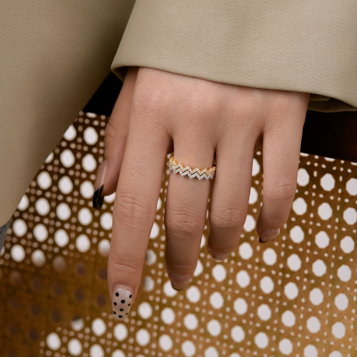 {
"Love Lucky": "Love Lucky",
"Delicate Enchanting Wave Shape Daily Ring": "精緻迷人波浪造型日常戒指"
}