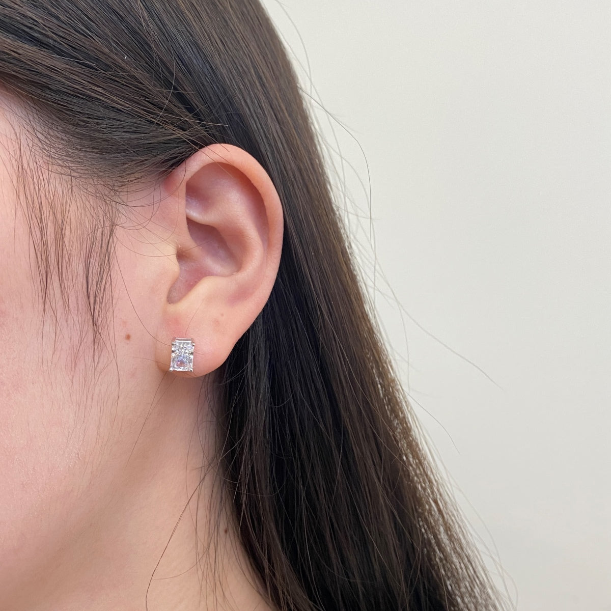 {
"Love Lucky": "Love Lucky",
"Radiant Luxurious Princess Cut Daily Earrings": "Boucles d'oreilles quotidiennes rayonnantes et luxueuses taille princesse"
}