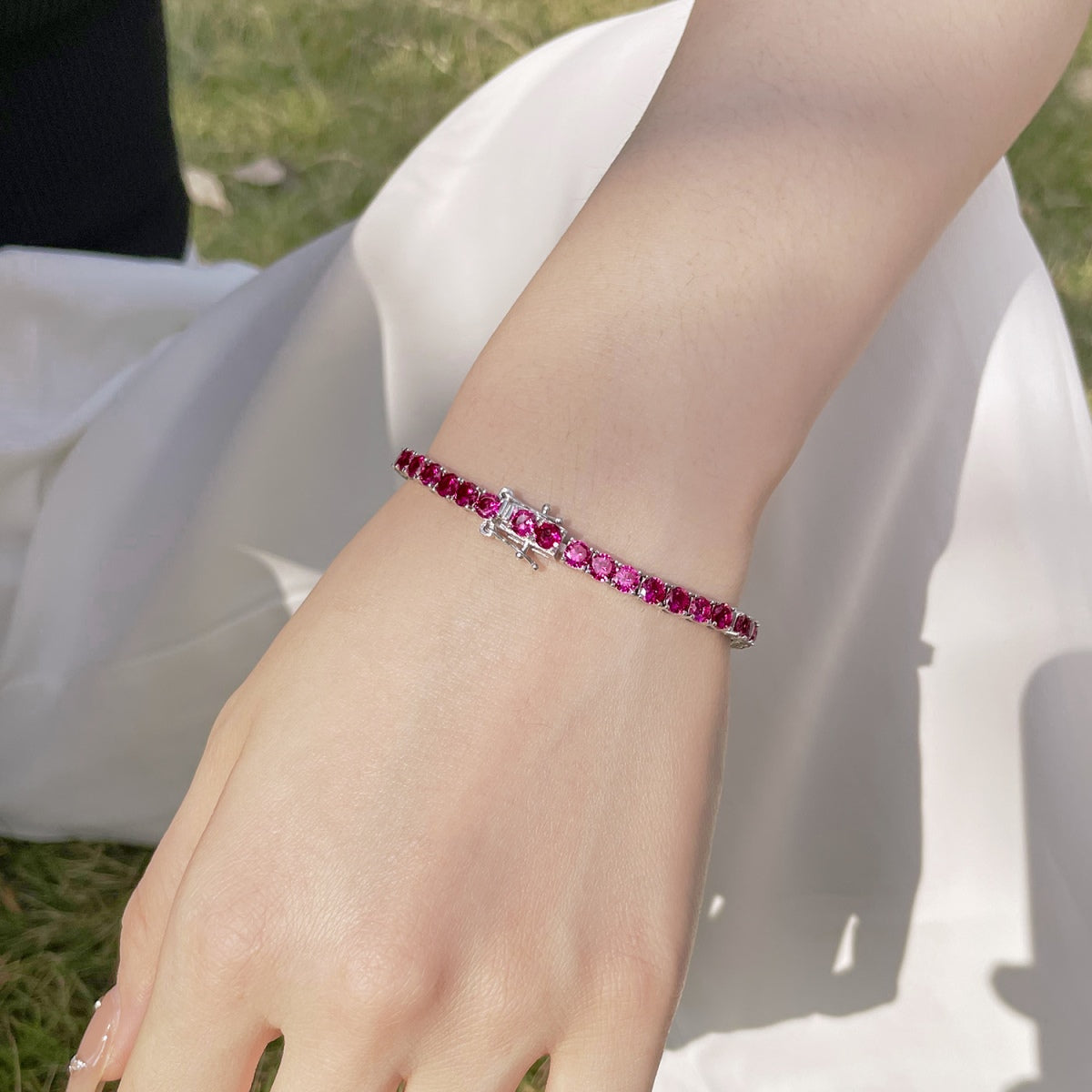 {
"Love Lucky": "Love Lucky",
"Radiant Colorful Round Cut Party Bracelet": "Pulsera de fiesta radiante y colorida de corte redondo"
}