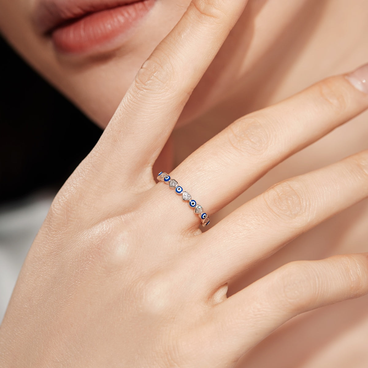 {
"Love Lucky": "Love Lucky",
"Radiant Colorful Round Shape Daily Ring": "Anillo diario de forma redonda colorido y radiante"
}