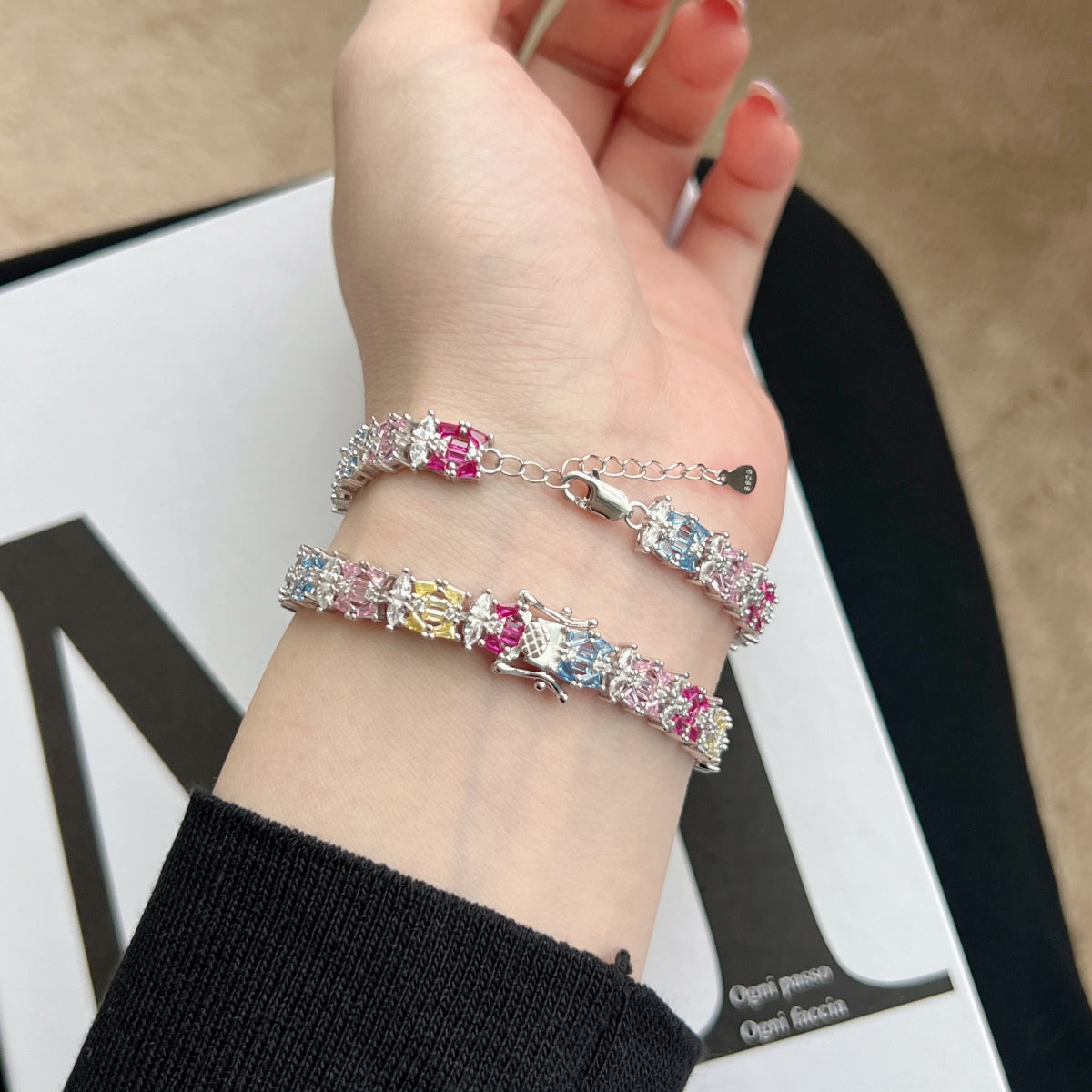 {
"Love Lucky": "Love Lucky",
"Delicate Colorful Multi Cut Party Bracelet": "Bracelet de fête délicat et coloré à coupes multiples"
}