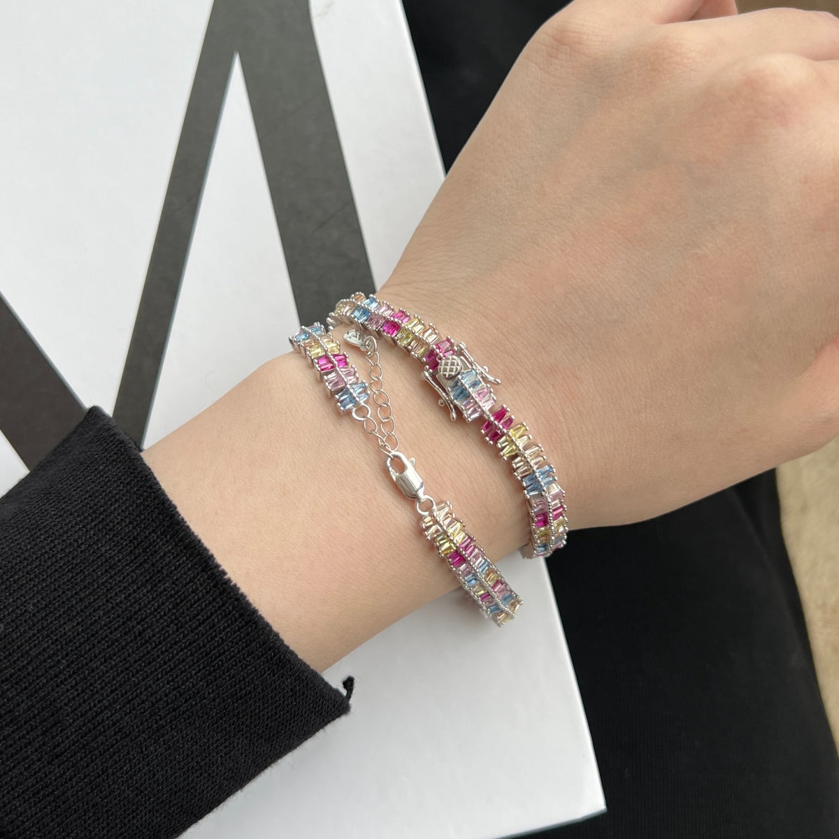 {
"Love Lucky": "Love Lucky",
"Sparkling Exquisite Multi Cut Party Bracelet": "Pulsera de fiesta de corte múltiple, brillante y exquisita"
}