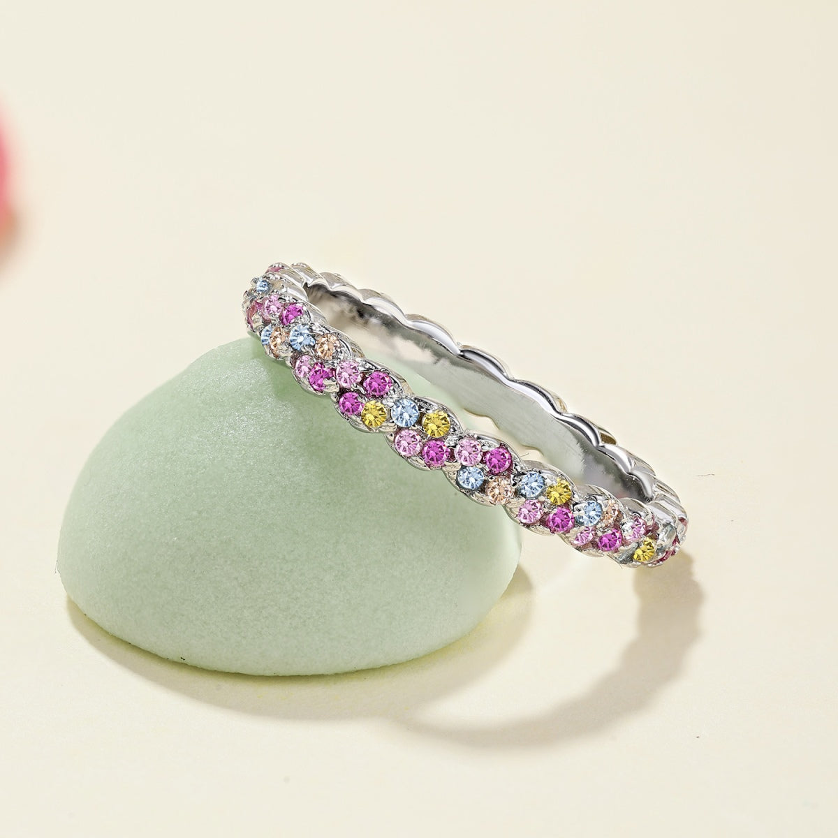 {
"Love Lucky": "Love Lucky",
"Dainty Ebullient Round Cut Daily Ring": "Anello quotidiano delicato ed esuberante con taglio rotondo"
}