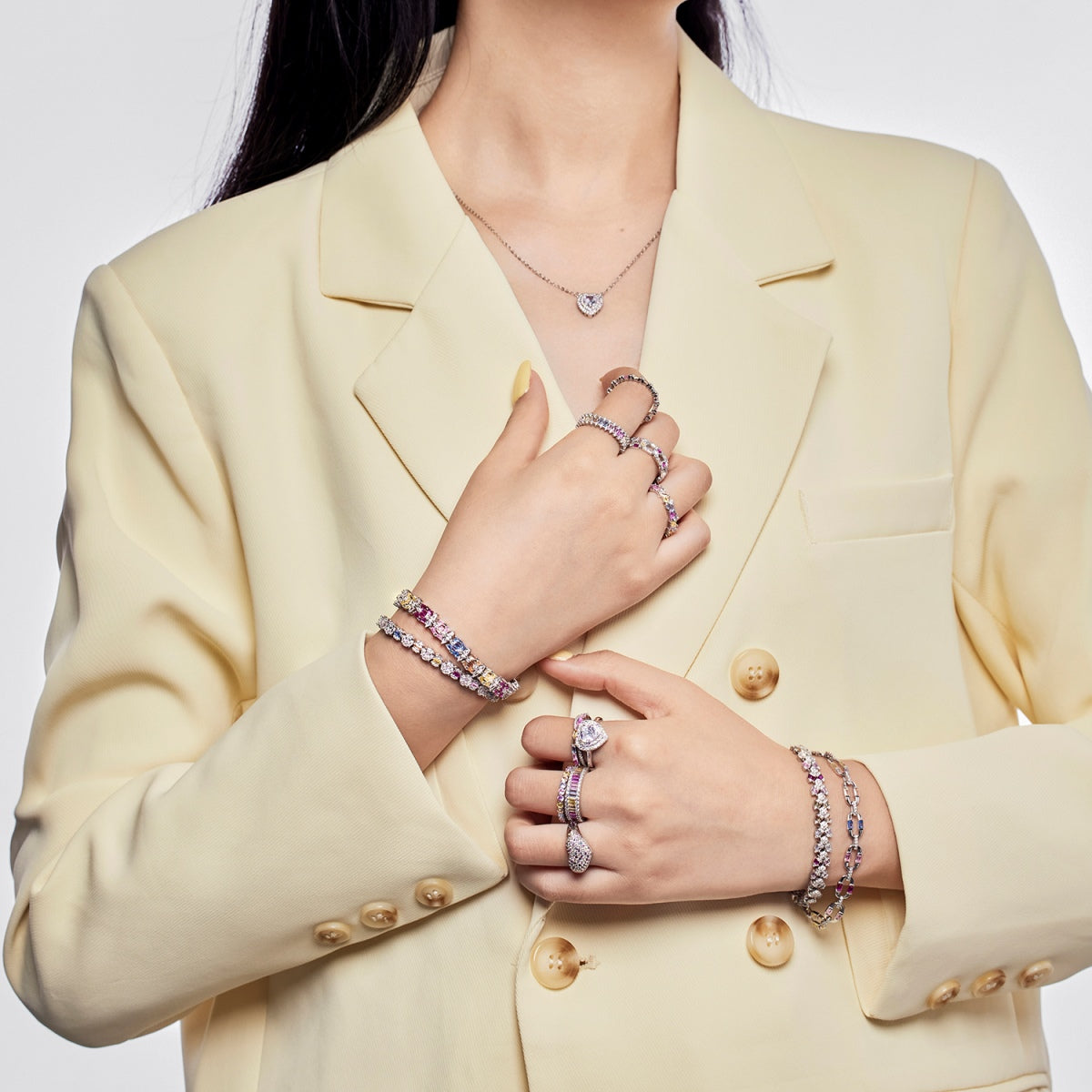 {
"Love Lucky": "Love Lucky",
"Splashy Ornate Emerald Cut Cocktail Ring": "華麗閃耀祖母綠切割雞尾酒戒指"
}