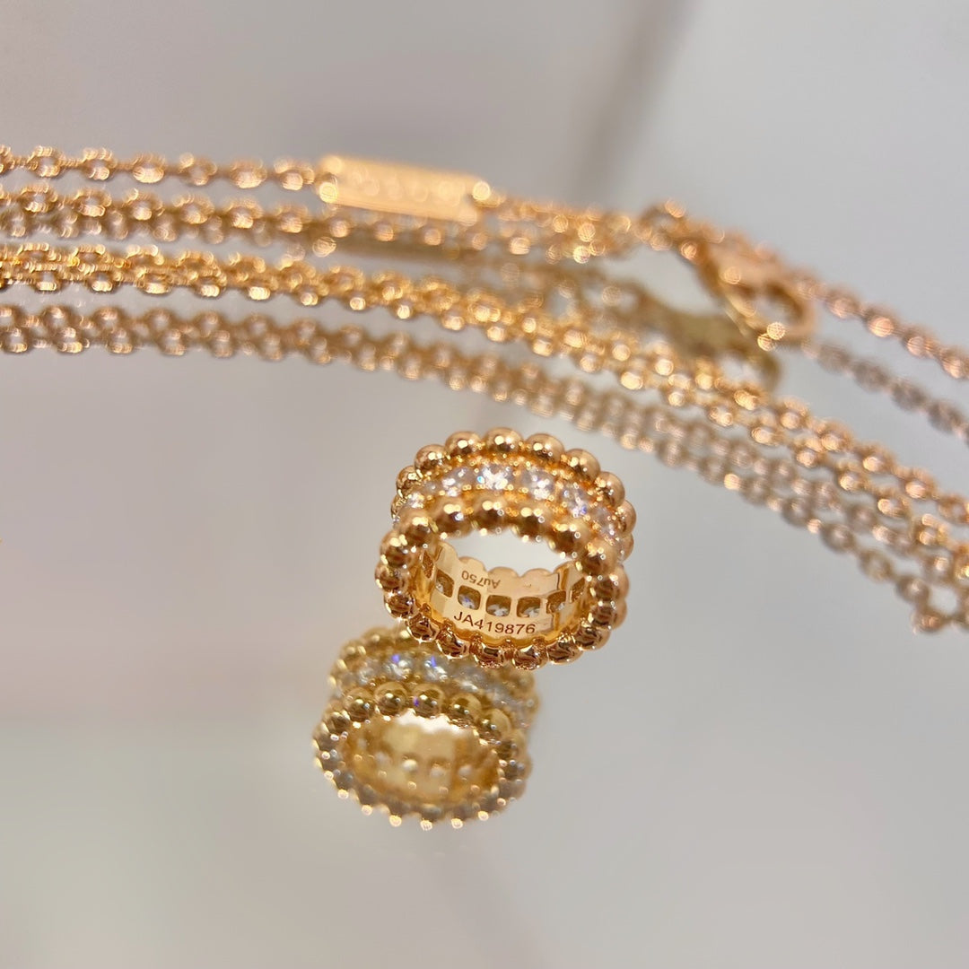 {
"Love Lucky": "Love Lucky",
"PERLEE DIAMOND NECKLACE": "COLLIER PERLÉE DIAMANTS"
}