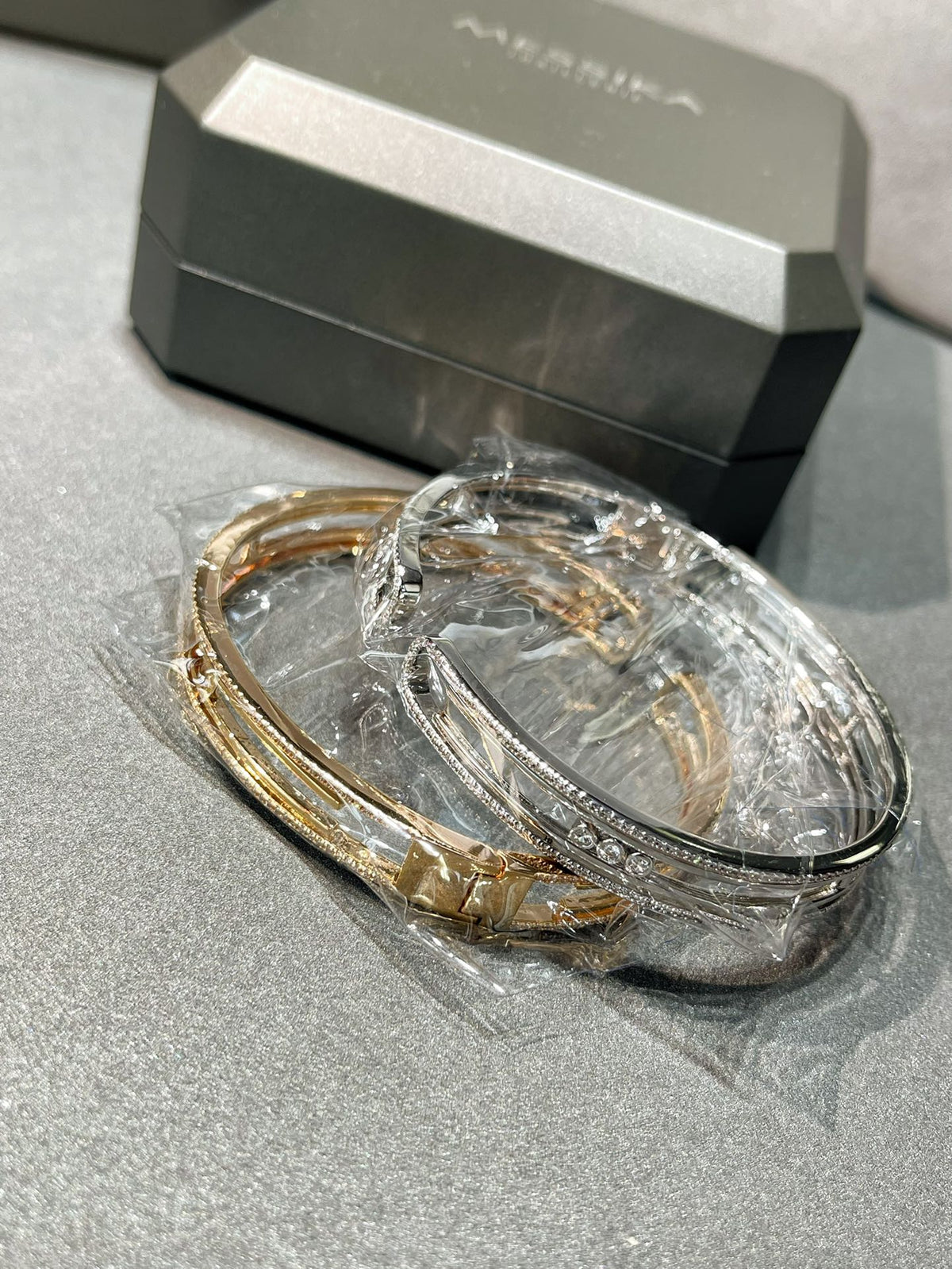 {"Love Lucky":"Love Lucky","MOVE 10TH PAVED DIAMOND BRACELET":"BRACELET MOVE 10TH PAVÉ DIAMANTS"}