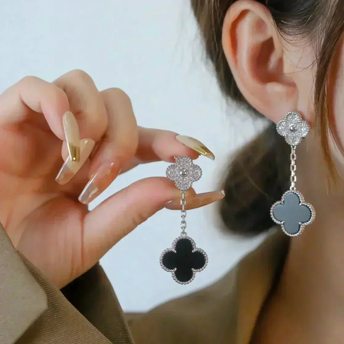 {
"Love Lucky": "Love Lucky",
"CLOVER 2 MOTIFS DIAMOND ONYX EARRINGS SILVER": "BOUCLES D'OREILLES TRÈFLE 2 MOTIFS DIAMANT ONYX ARGENT"
}