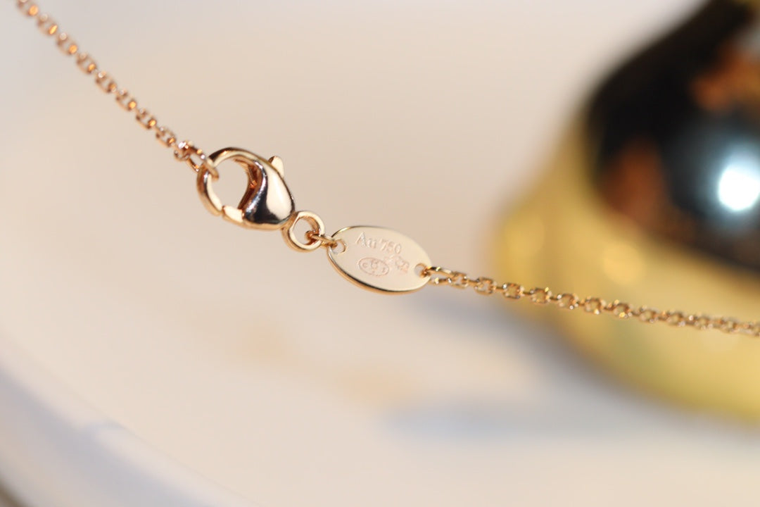 {
"Love Lucky": "Love Lucky",
"JEUX MALACHITE 1 DIAMOND PINK GOLD NECKLACE": "JEUX 孔雀石 1 顆鑽石玫瑰金項鍊"
}