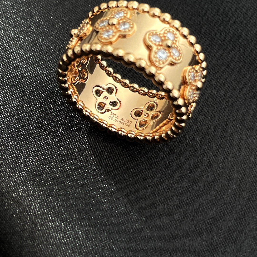 {
"Love Lucky": "Love Lucky",
"PERLEE DIAMOND LARGE RING": "ANILLO PERLEE DIAMOND GRANDE"
}