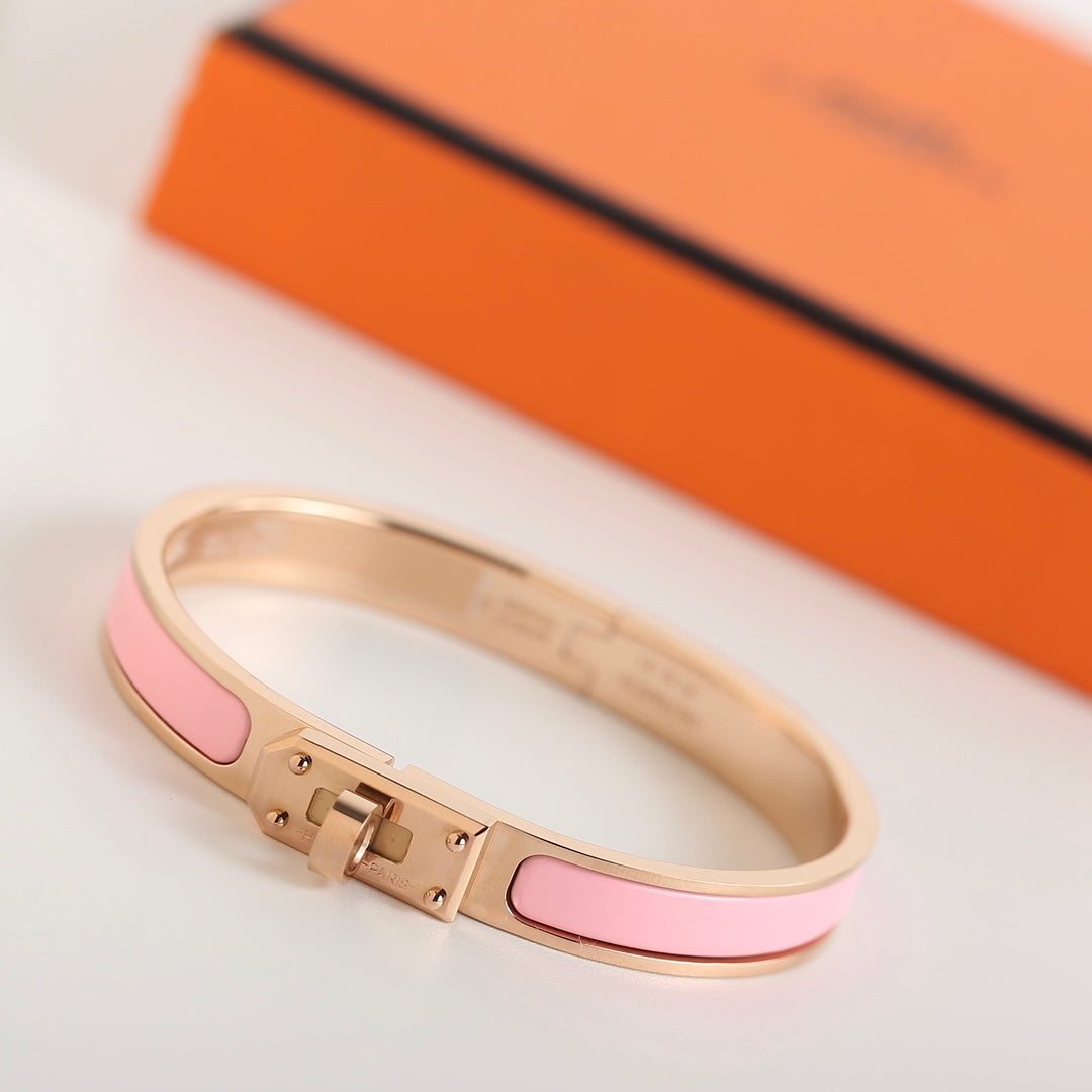 {
"Love Lucky": "Love Lucky",
"HM KELLY PINK BRACELET": "PULSERA HM KELLY ROSA"
}