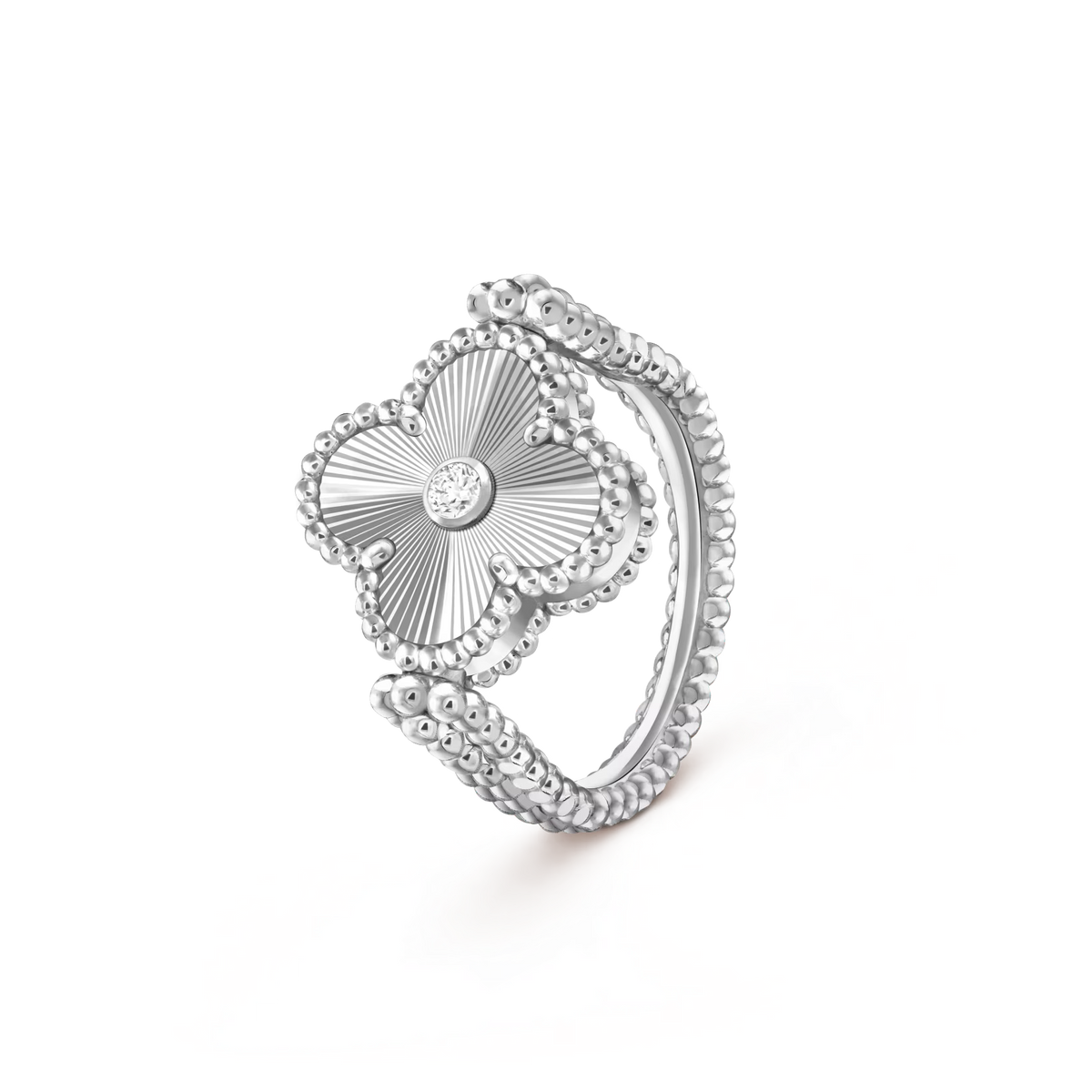 {
"Love Lucky": "幸運之戀",
"CLOVER RIVERSIBLE RING": "幸運草雙面戒指",
"SILVER COLLECTION": "純銀系列"
}