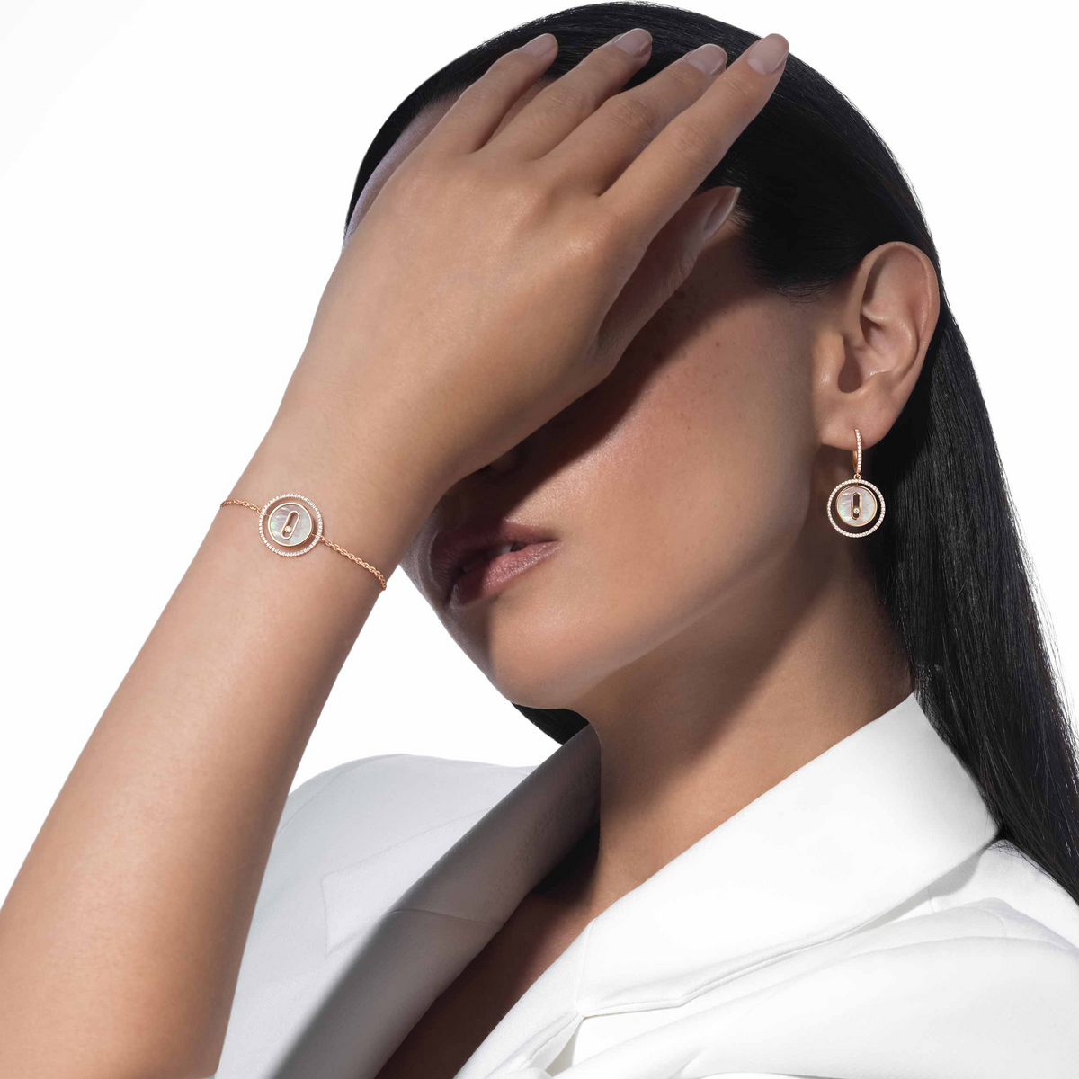 {
"Love Lucky": "Love Lucky",
"LUCKY MOVE WHITE MOTHER OF PEARL PINK GOLD DIAMOND BRACELET": "LUCKY MOVE 系列白蝶貝玫瑰金鑽石手鍊"
}