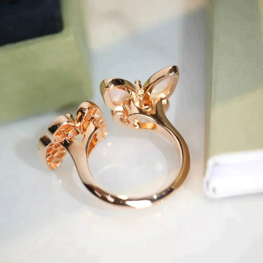 {
"Love Lucky": "Love Lucky",
"TWIN BUTTERFLY DIAMOND MOP RING": "雙蝶鑽石珍珠母貝戒指"
}