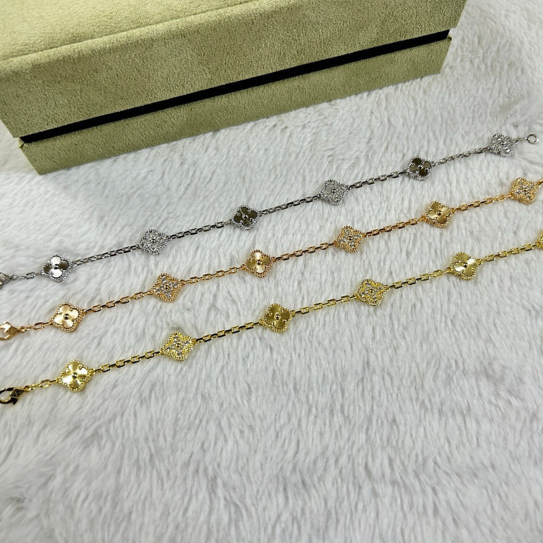 {
"Love Lucky": "Love Lucky",
"CLOVER 6 MOTIF DIAMOND LASER BRACELET": "PULSERA LÁSER DE DIAMANTES CON 6 MOTIVOS DE TRÉBOL"
}