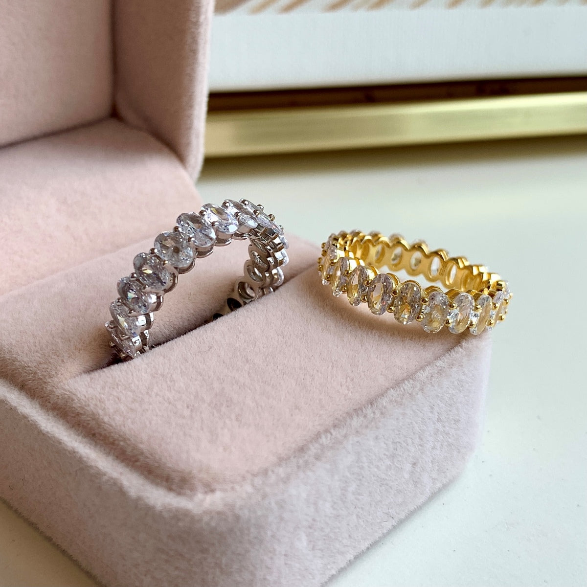 {
"Love Lucky": "Love Lucky",
"Ornate Oval Cut Tennis Ring": "華麗橢圓形切割網球戒指"
}