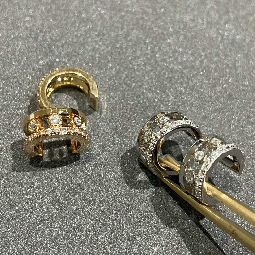 {
"Love Lucky": "Love Lucky",
"MOVE ROMANE EARRINGS DIAMOND": "PENDIENTES MOVE ROMANE DE DIAMANTES"
}