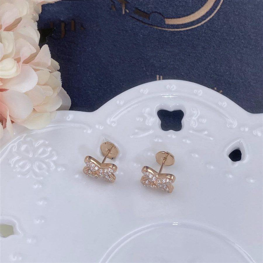 {
"Love Lucky": "Love Lucky",
"JEUX DE PINK GOLD DIAMOND EARRINGS": "JEUX DE 粉紅金鑽石耳環"
}