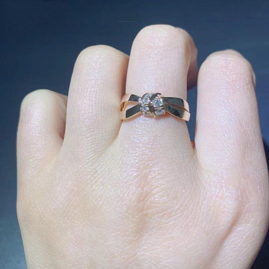 {
"Love Lucky": "Love Lucky",
"LIENS RING PINK GOLD DIAMOND": "ANILLO LIENS ORO ROSA DIAMANTE"
}