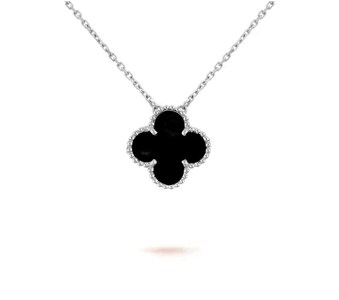 {
"Love Lucky": "Love Lucky",
"CLOVER 15MM NECKLACE SILVER COLLECTION": "四葉草 15MM 項鍊銀飾系列"
}