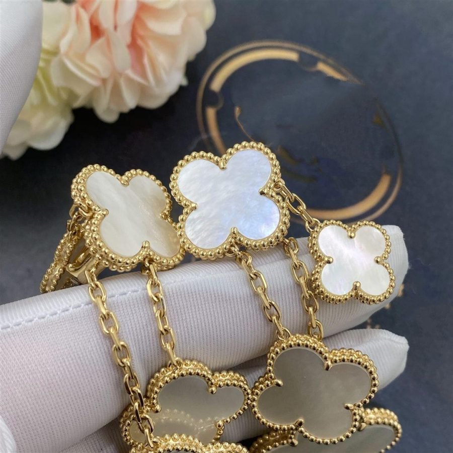 {
"Love Lucky": "Love Lucky",
"CLOVER EARRINGS WHITE MOP 4 MOTIFS GOLD": "四葉草耳環 白色珍珠母貝 4圖騰 金色"
}