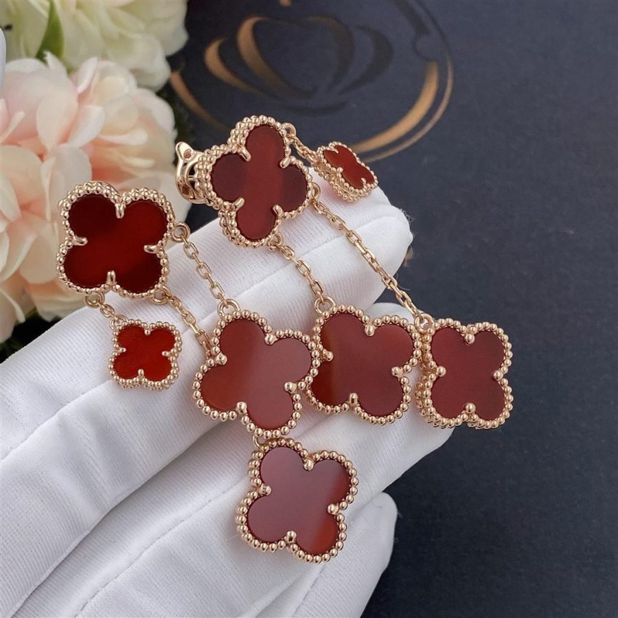 {
"Love Lucky": "Love Lucky",
"CLOVER EARRINGS CARNELIAN 4 MOTIFS PINK GOLD": "四葉草耳環 紅玉髓 4 個圖騰 玫瑰金"
}