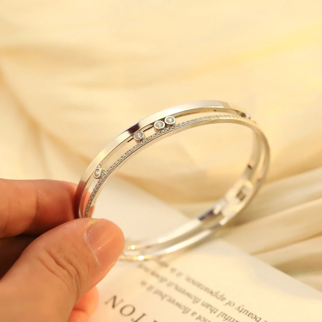 [Love Lucky]Move Romane Diamond Bangle Bracelet
