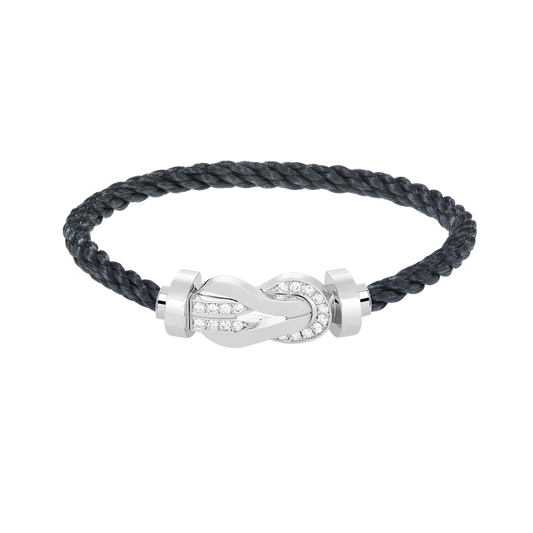 [Love Lucky] BRACCIALE RIGIDO CHANCE LARGE CON FIBBIA A OTTO, MEZZO PAVÉ DI DIAMANTI, ARGENTO