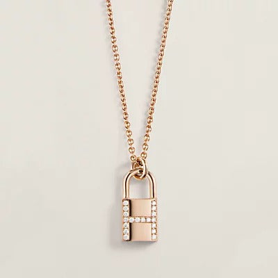 [Love Lucky]COLLIER À FERMOIR NICHE AVANCÉ HM AVEC DIAMANTS