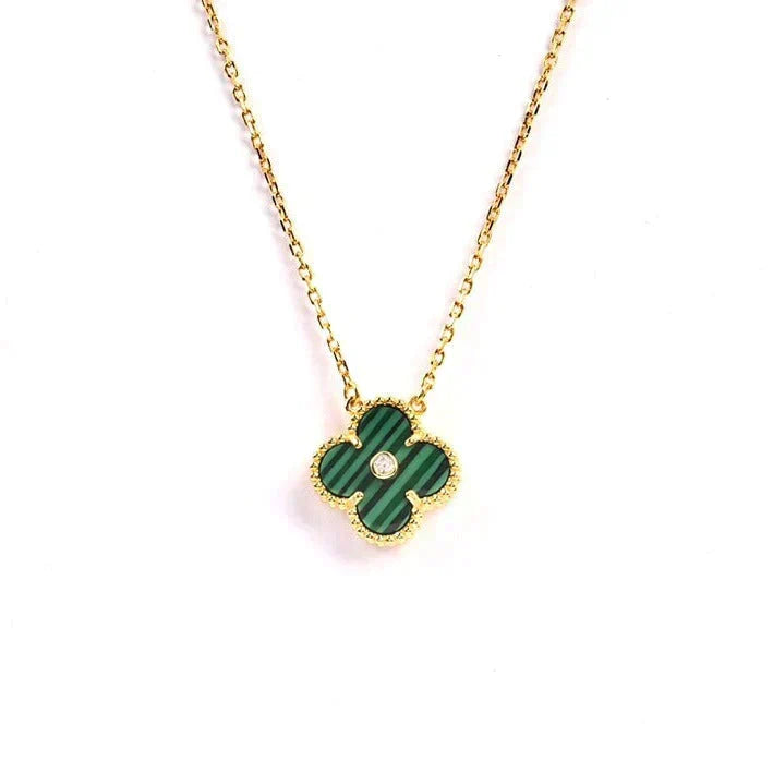 {"Love Lucky": "COLLIER TRÈFLE 15MM DIAMANT TURQUOISE"}