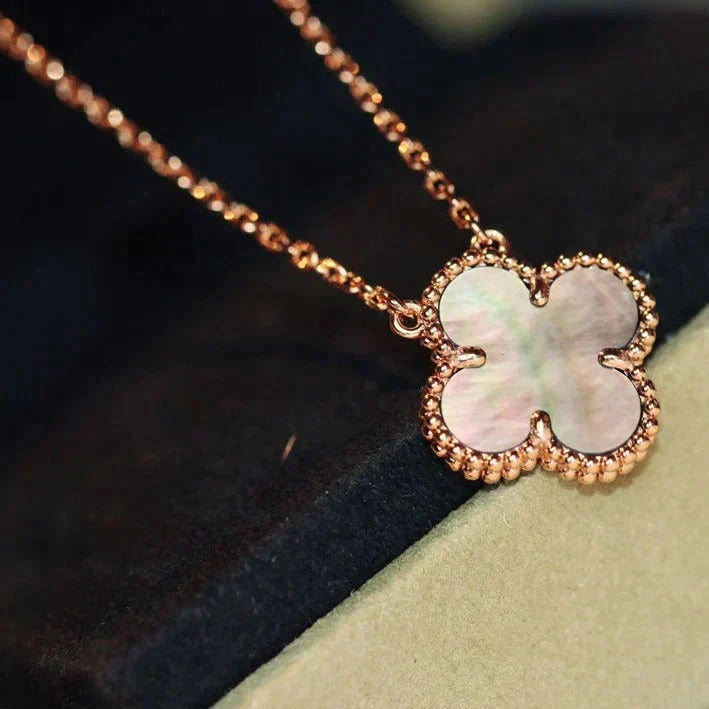 [Love Lucky]COLLAR DE NÁCAR GRIS CLOVER 15MM