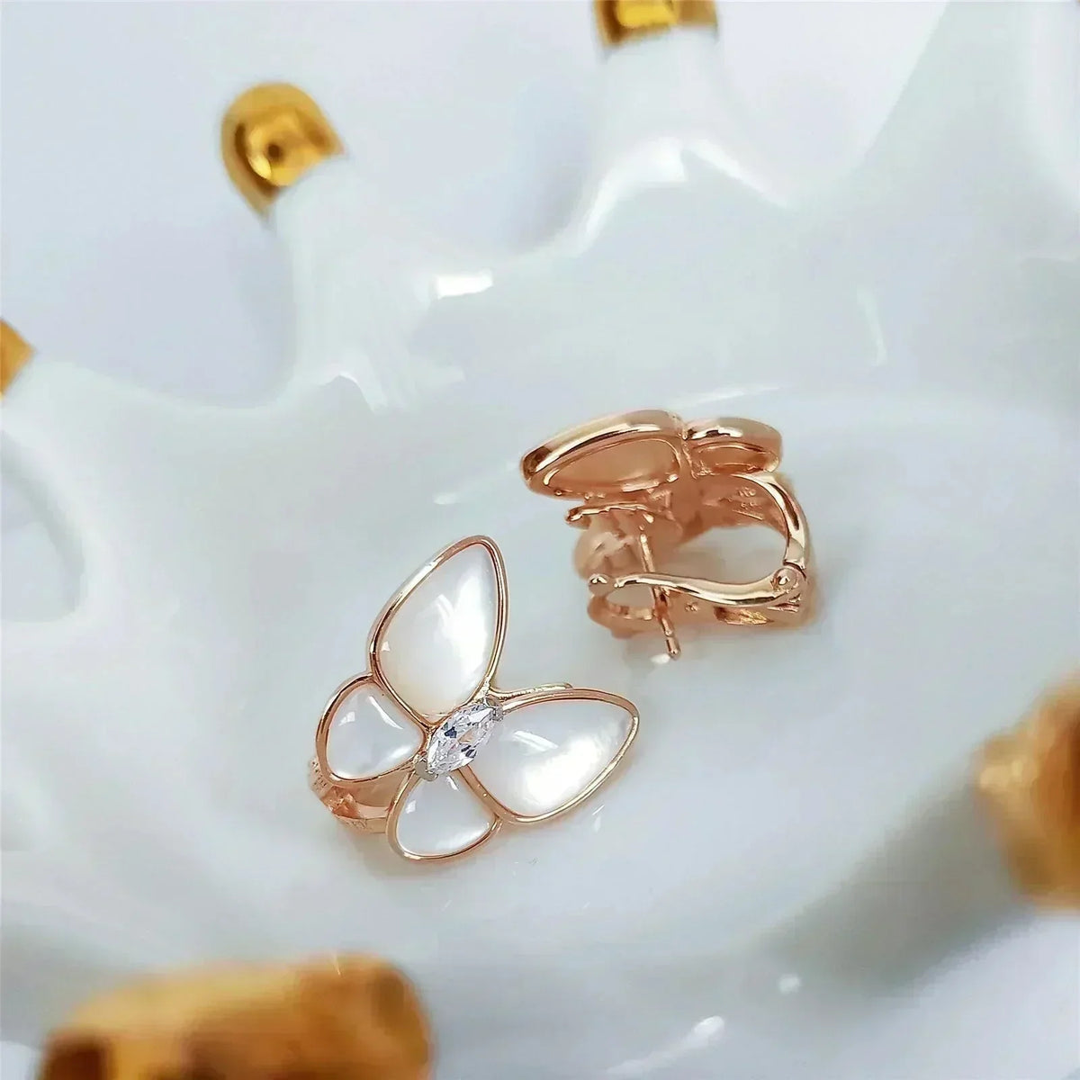 [Love Lucky]BUTTERFLY MOP DIAMOND EARRINGS