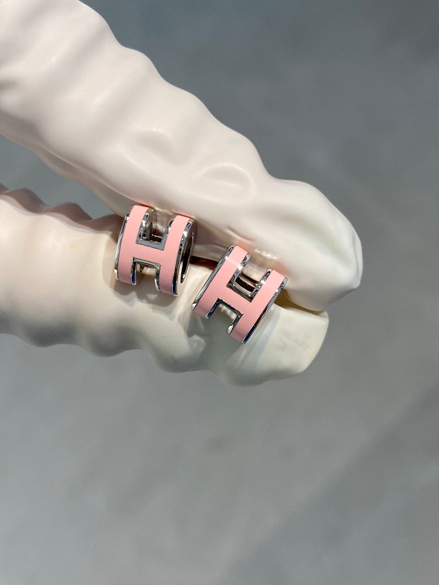 [Love Lucky]MINI POP H SILVER EARRINGS PINK
