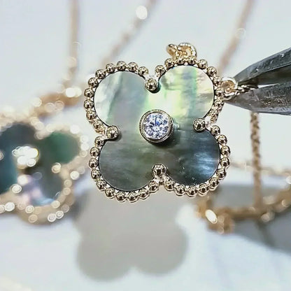 [Love Lucky] COLLAR CLOVER 15MM DE DIAMANTE Y NÁCAR GRIS