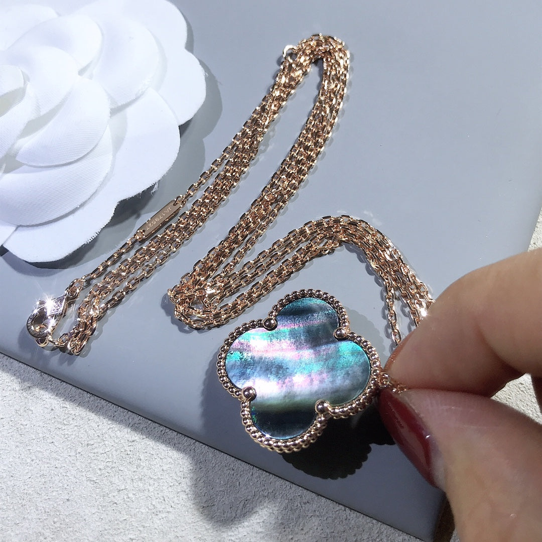 [Love Lucky] COLLIER GRAND TRÈFLE 25 MM DORÉ NACRE FONCÉE