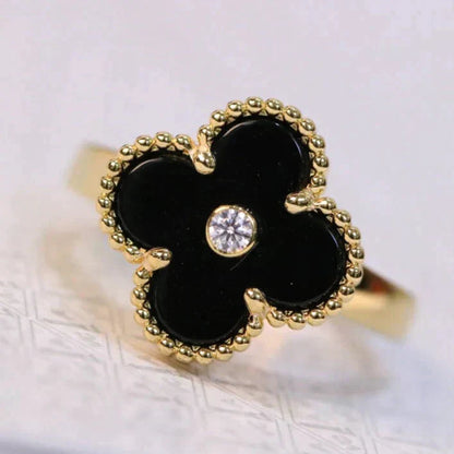 [Love Lucky]ANILLO DE TRÉBOL ONIX CON DIAMANTE EN ORO