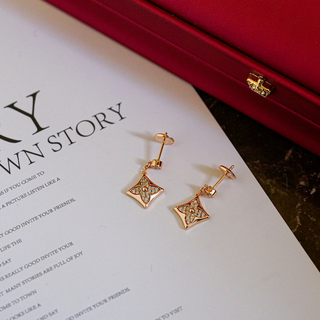 {"Love Lucky":"Love Lucky","STAR DIAMONDS EARRINGS GOLD":"星形鑽石金耳環"}