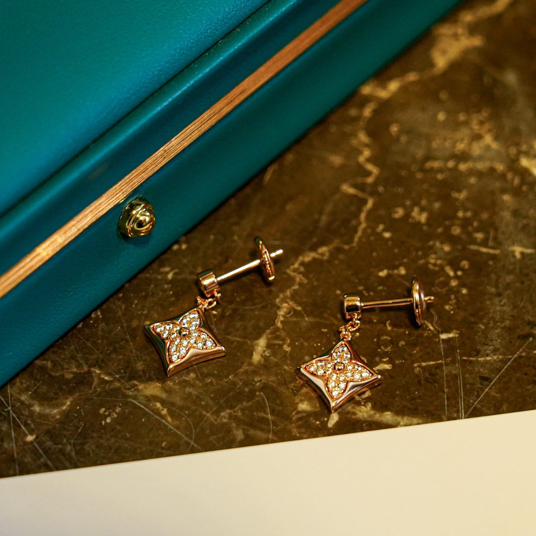 {"Love Lucky":"Love Lucky","STAR DIAMONDS EARRINGS GOLD":"星形鑽石金耳環"}