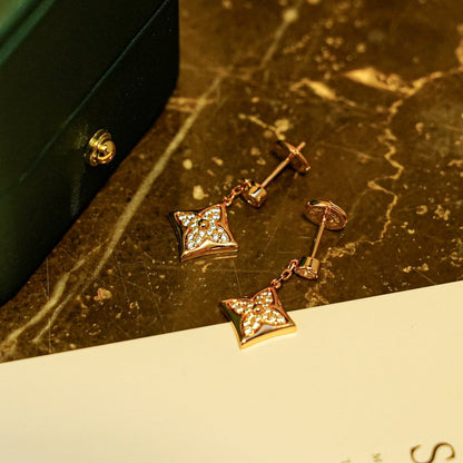 {"Love Lucky":"Love Lucky","STAR DIAMONDS EARRINGS GOLD":"星形鑽石金耳環"}