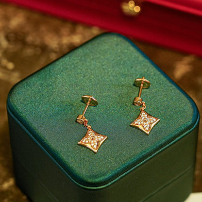 {"Love Lucky":"Love Lucky","STAR DIAMONDS EARRINGS GOLD":"星形鑽石金耳環"}