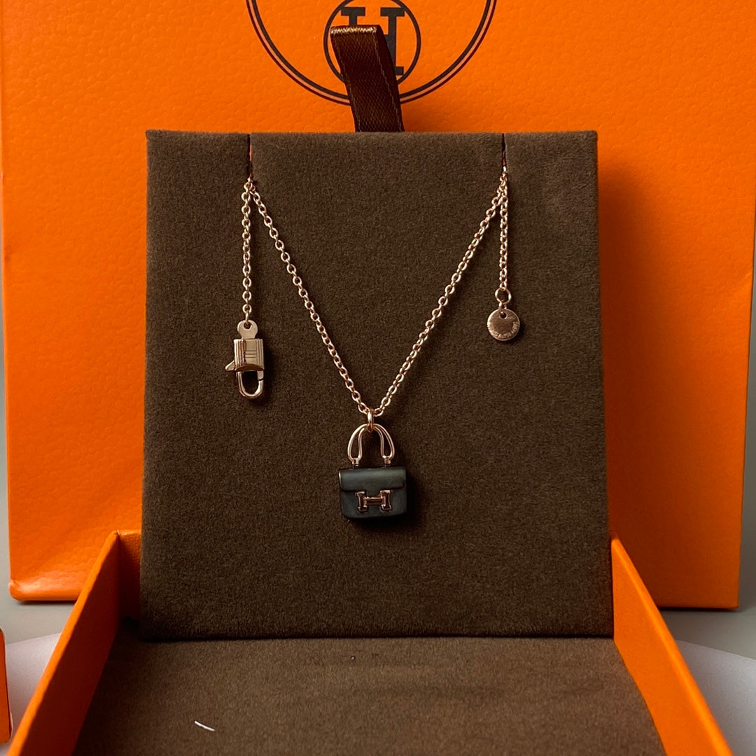 [Love Lucky]COLLANA CONSTANCE CON CIONDOLO NERO IN ORO ROSA
