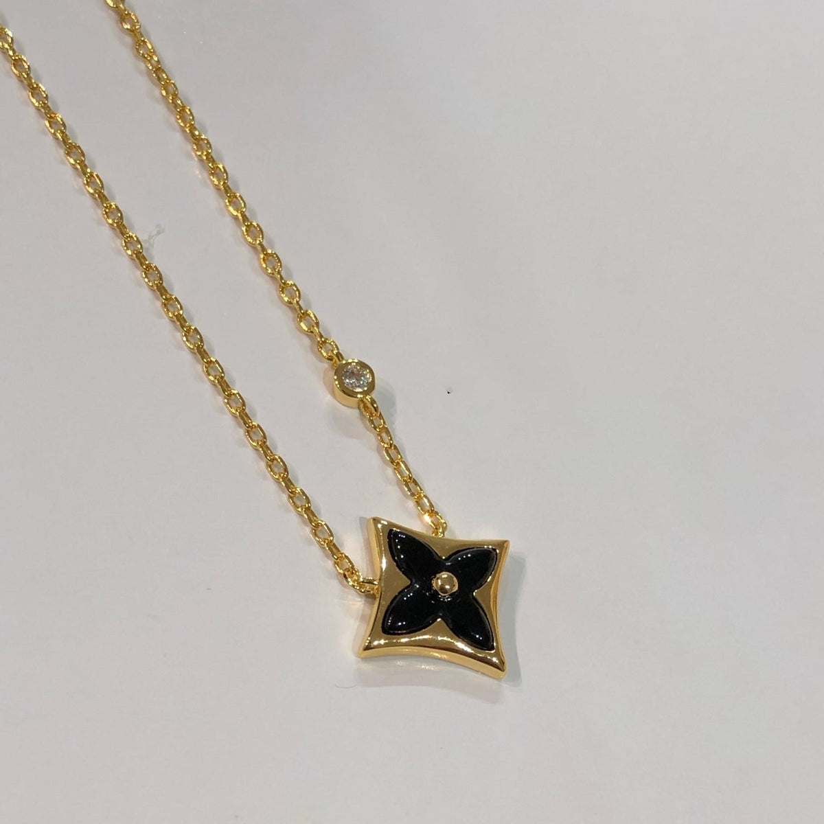 [Love Lucky]COLLANA STELLA MADREPERLA NERA