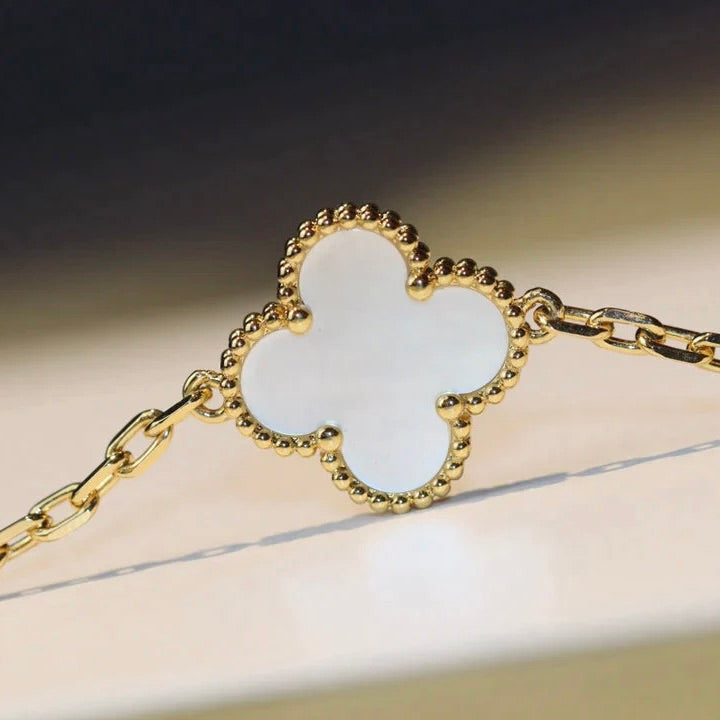[Love Lucky] COLLAR DE NÁCAR BLANCO CON 20 MOTIVOS DE TRÉBOL