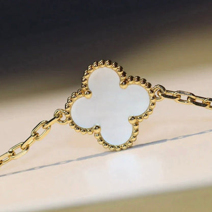 [Love Lucky] COLLAR DE NÁCAR BLANCO CON 20 MOTIVOS DE TRÉBOL