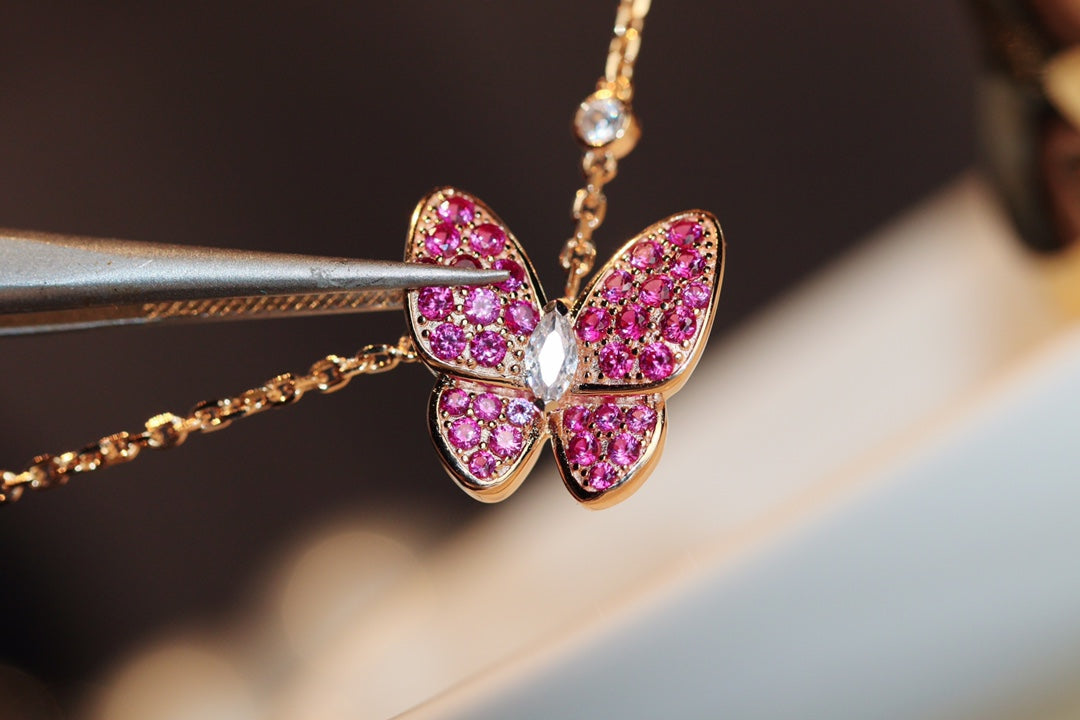 [Love Lucky]COLLAR DE ORO ROSA CON DIAMANTE ROJO DE MARIPOSA