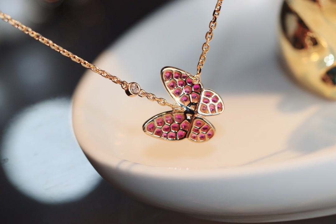 [Love Lucky]COLLAR DE ORO ROSA CON DIAMANTE ROJO DE MARIPOSA
